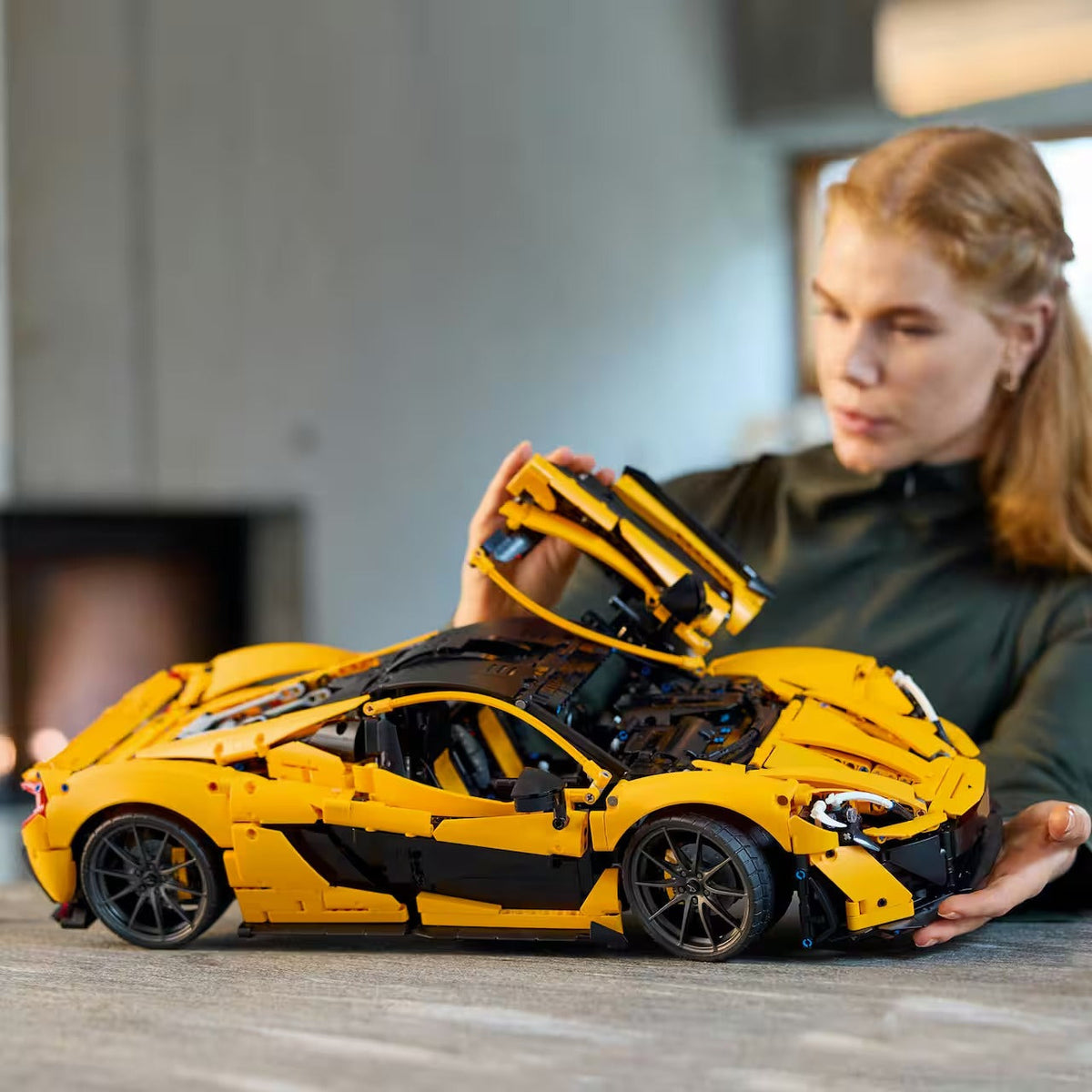 US Warehouse | 1:8 Scale P1 Hybrid Supercar Building Set – 42172